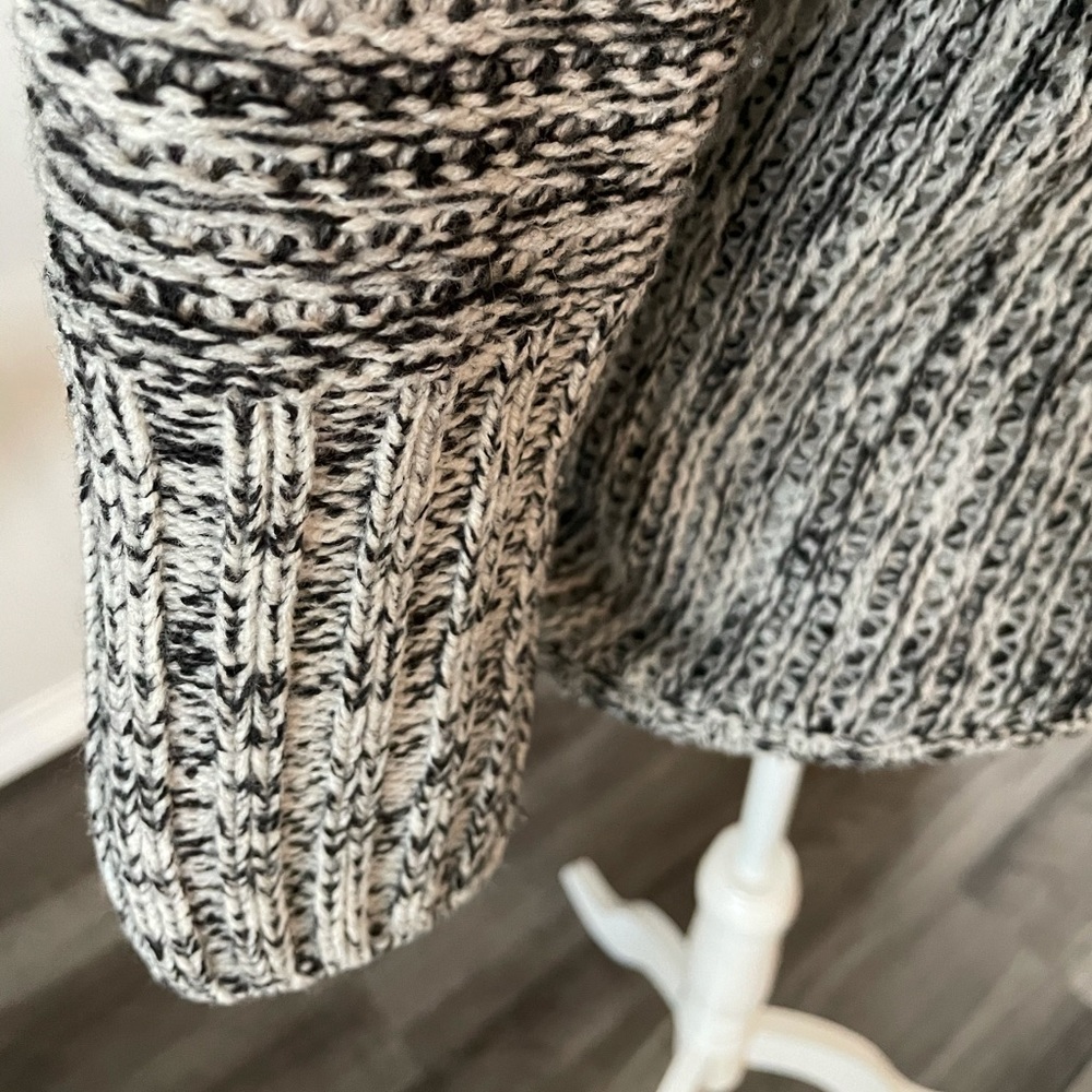 Sweater - Picture 3 of 4